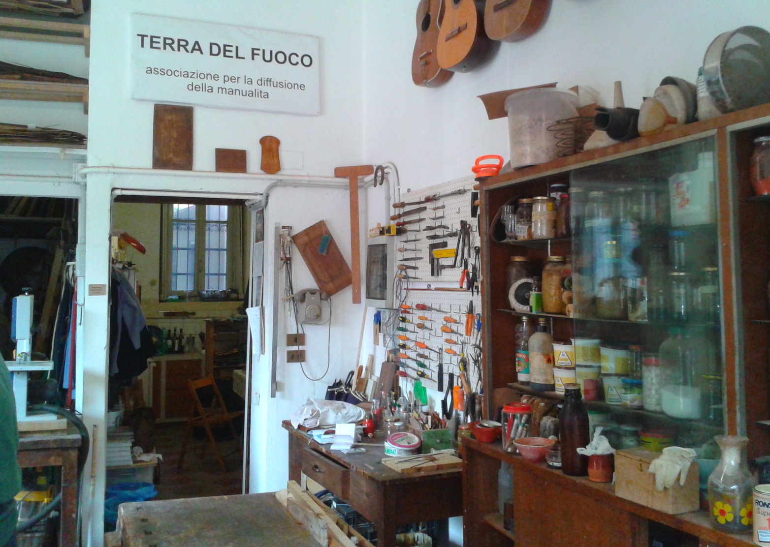 Terra del Fuoco, a Milano un laboratorio pubblico per il recupero dell'artigianato italiano