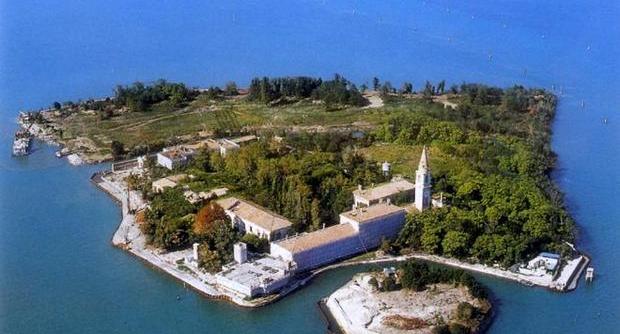 “Poveglia per tutti”: colletta dei veneziani contro la privatizzazione dell'isola in vendita
