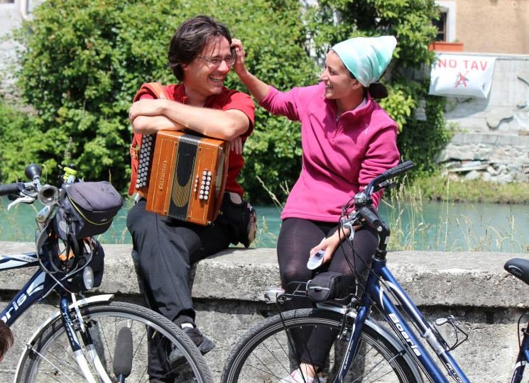 2 Ruote di Resistenza: un viaggio in bici per raccontare l’Italia che resiste