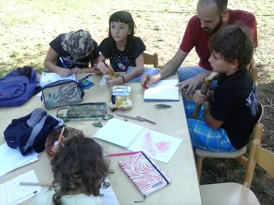Divenire ed essere comunità: l'Asilo nel bosco e Community School come realtà comunicanti