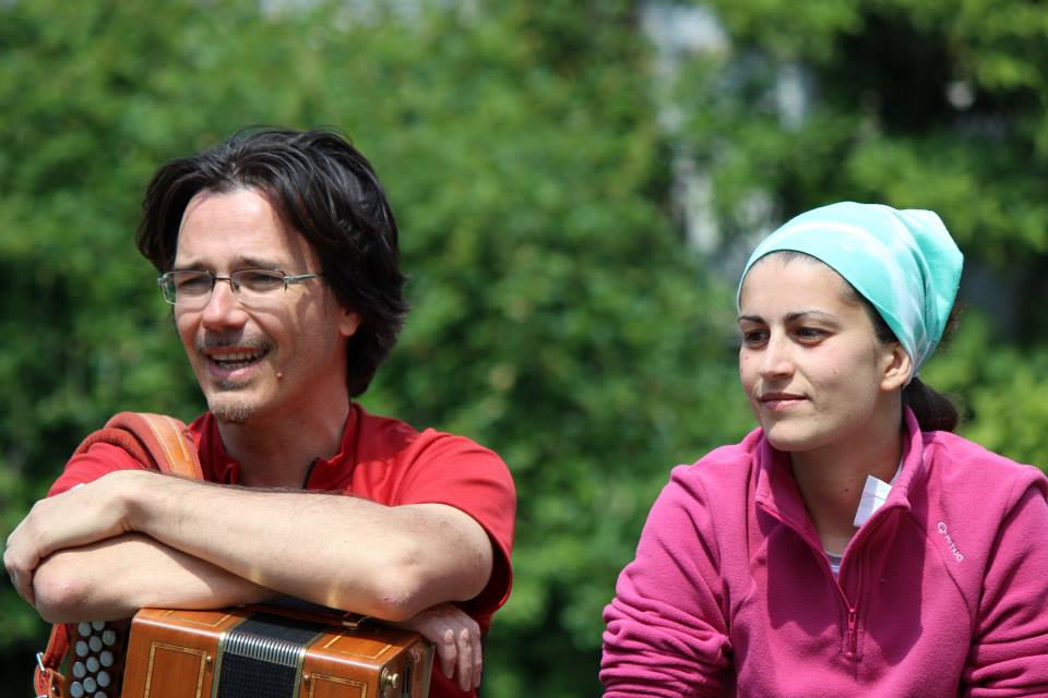 Io Faccio Così #55 – Nica Mammì e Daniele Contardo: un viaggio in bici per raccontare l’Italia che resiste