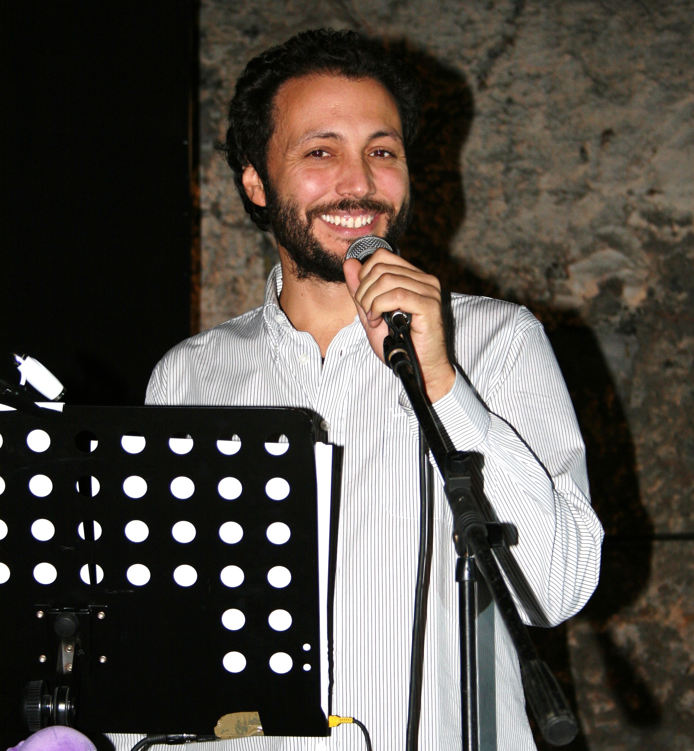 “La realtà è più avanti”: l'Italia che cambia a teatro con Daniel Tarozzi