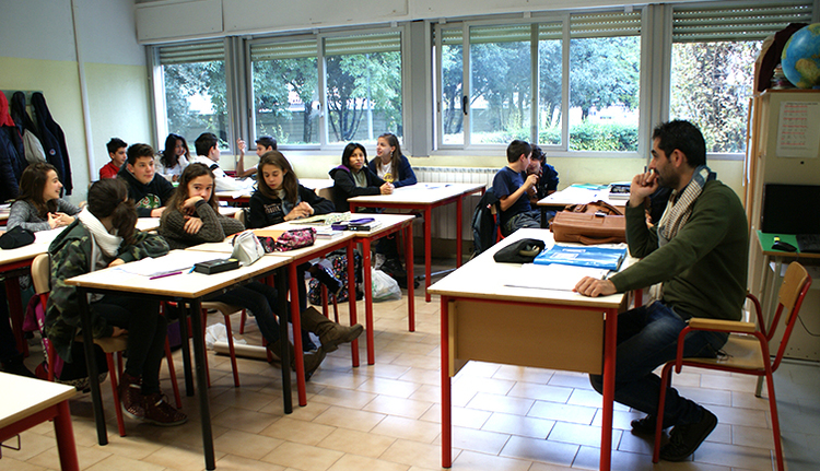 "Il cambiamento deve partire da loro". Ne è convinto il professor Luigi Napoletano che insegna la Transizione a scuola