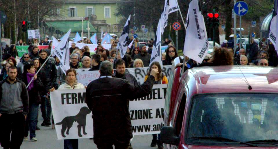 “Siamo sperimentatori non vivisettori!”. Veste diversa stesso mestiere