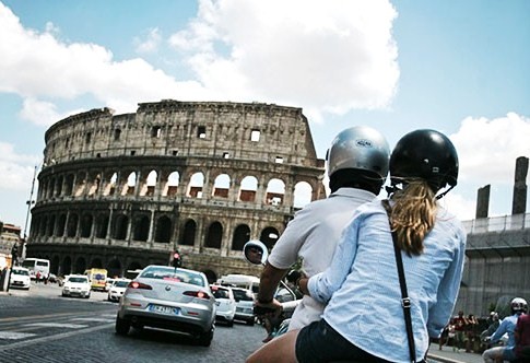 Cerchi un passaggio su due ruote? A Roma arriva Scooterino