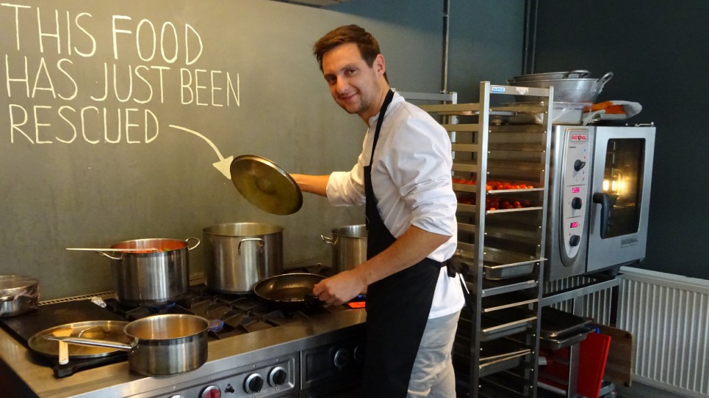 Contro lo spreco alimentare, ad Amsterdam arriva il ristorante che salva il cibo