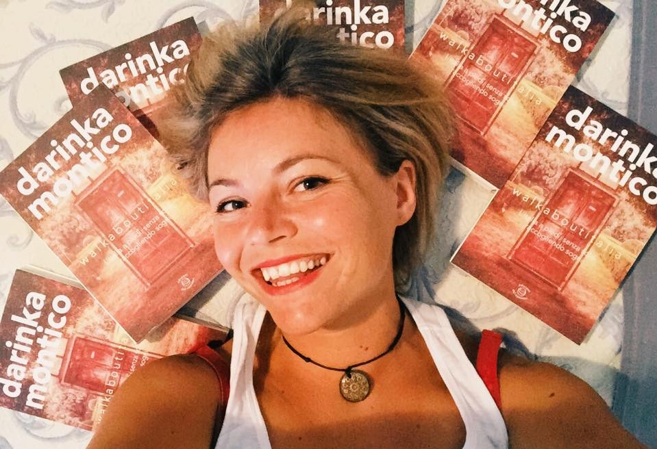 Un viaggio a piedi, senza soldi, a caccia di sogni: Darinka Montico e il suo “WalkaboutItalia”