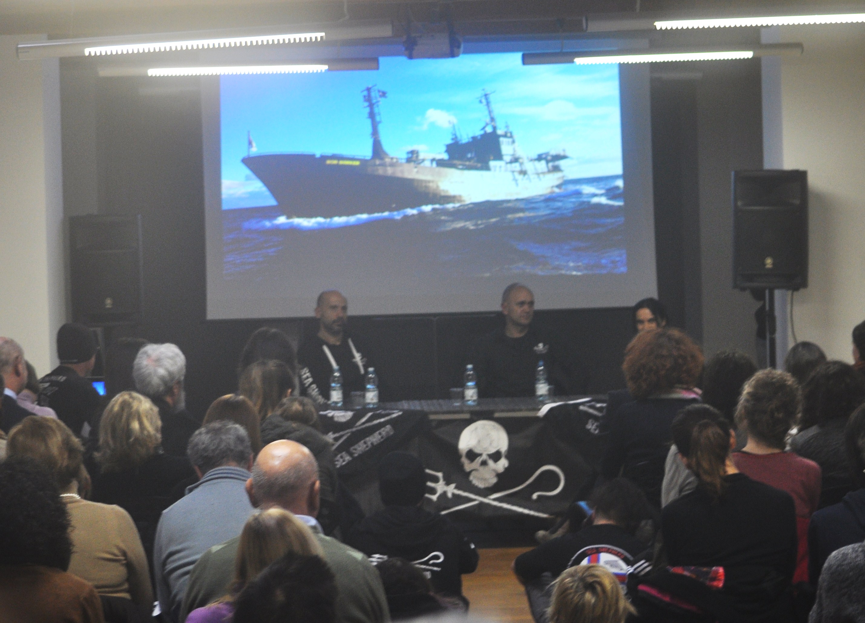 La conferenza tenuta da Sea Shepherd alla Marina Vento di Venezia sull'Isola della Certosa