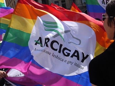 Arcigay Bandiera Duomo Milano