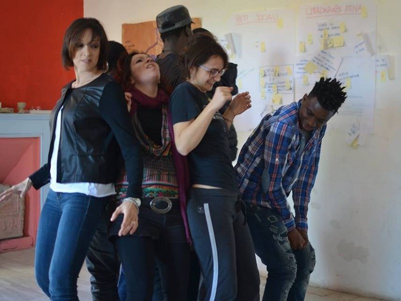 Sulla stessa barca: dal teatro ad un nuovo modello di accoglienza