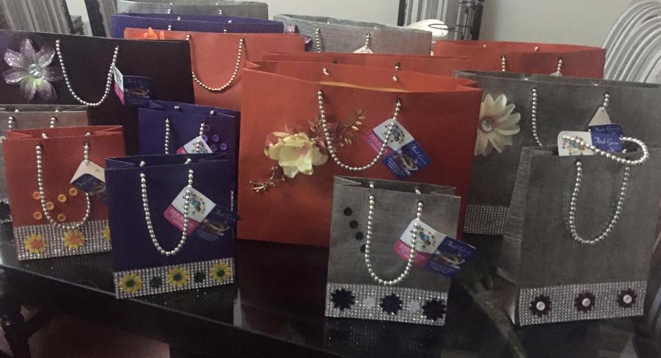 I sacchetti realizzati utilizzando carta di giornale (Foto di Zee Bags)