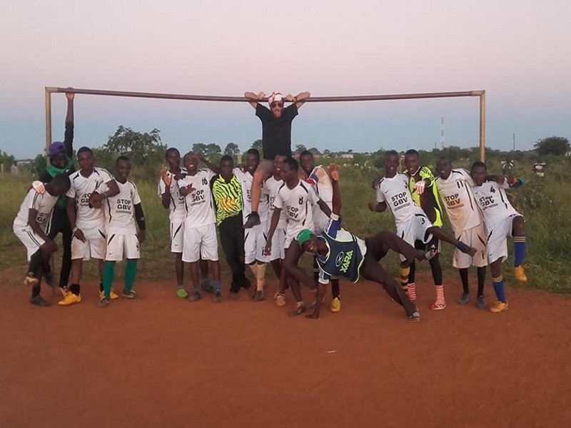 “Vado in Africa a portare un sogno”: una squadra di calcio per dare speranza ai ragazzi