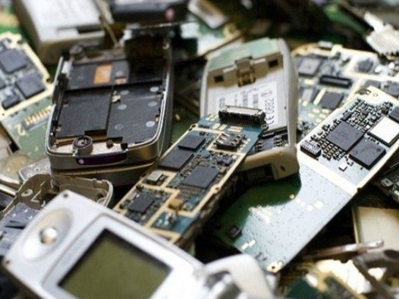 Rifiuti elettronici: parte la raccolta in negozio
