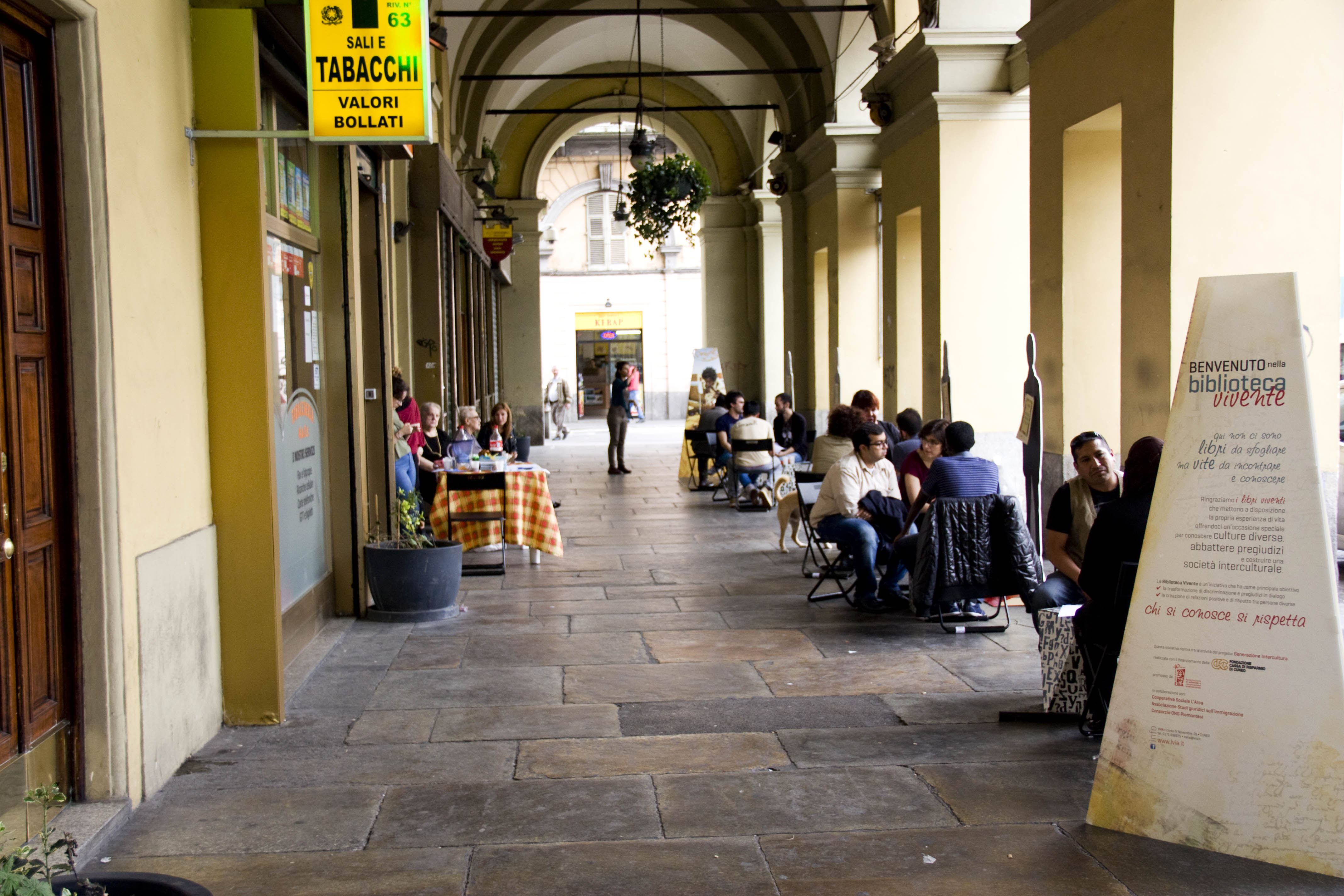 La biblioteca "vivente" di Casa Sol