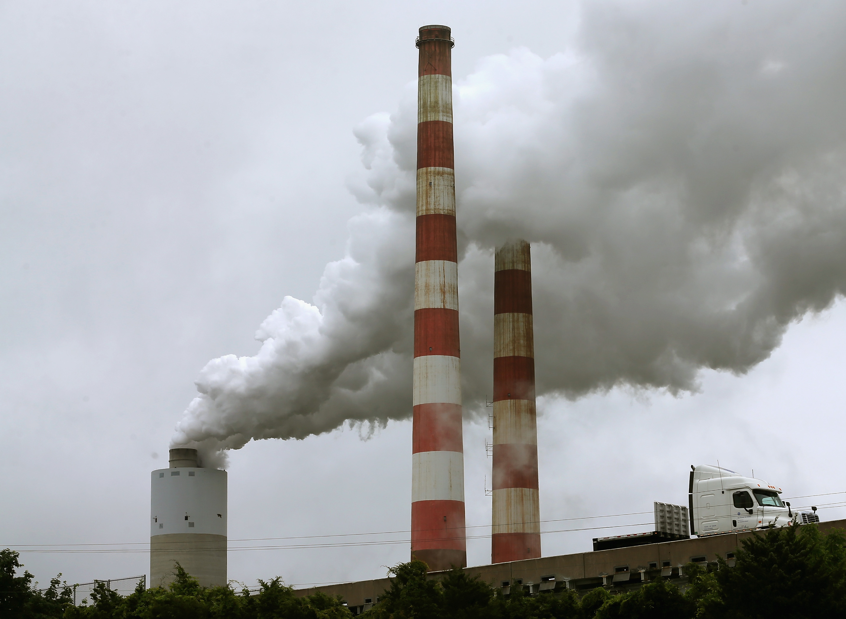 Fossili e rinnovabili: perché Trump mente sull'energia