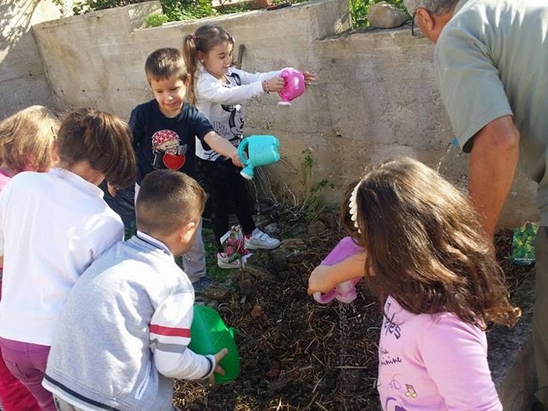 Orti nelle scuole, sociali e condivisi: tornare alla terra fa bene!