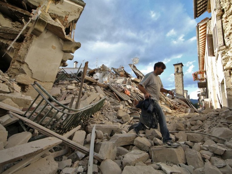 Terremoto: lo Stato non c'è, i cittadini si attivano