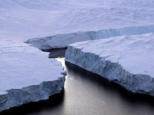Disastro climatico in Antartide: si stacca un iceberg gigantesco