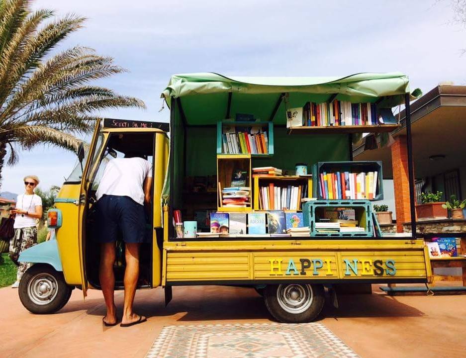 Happiness on the road, una libreria itinerante che porta in giro la felicità