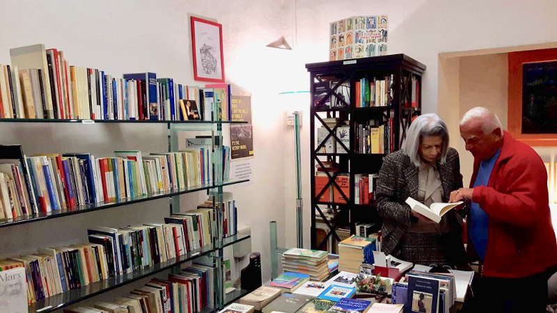Anna e la sua libreria che regala i libri