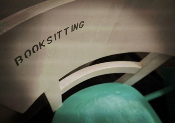 “Se hai tempo siediti, se hai voglia prendi un libro”. Ecco il booksitting