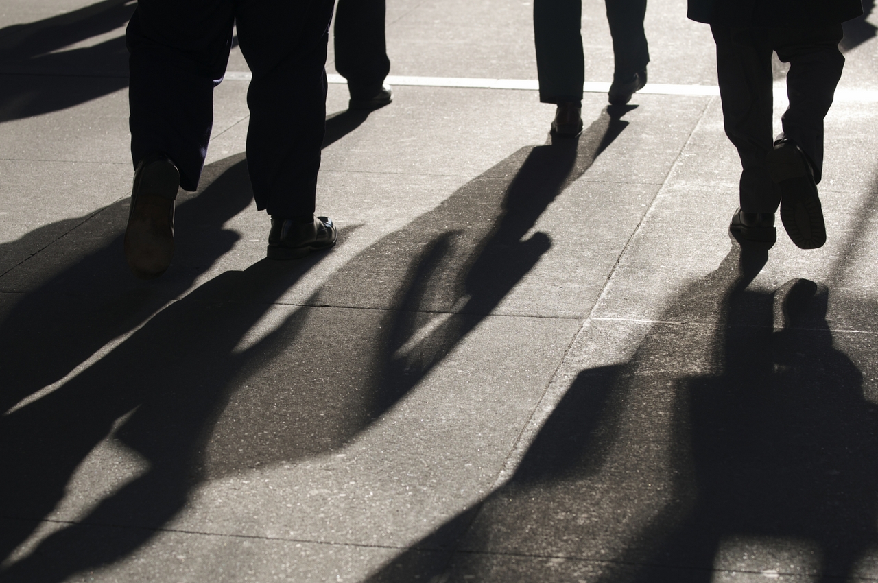 1280_Business-People-Walking-Shadow