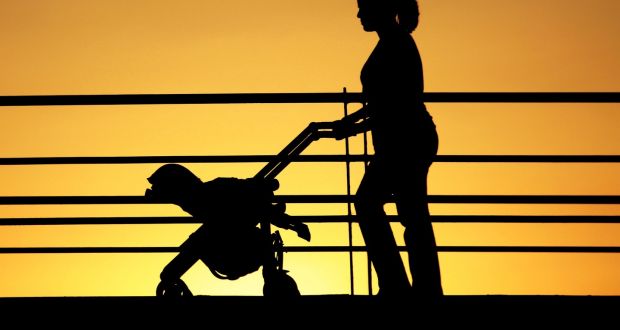 Le equilibriste: viaggio al femminile dietro le quinte del precariato creativo