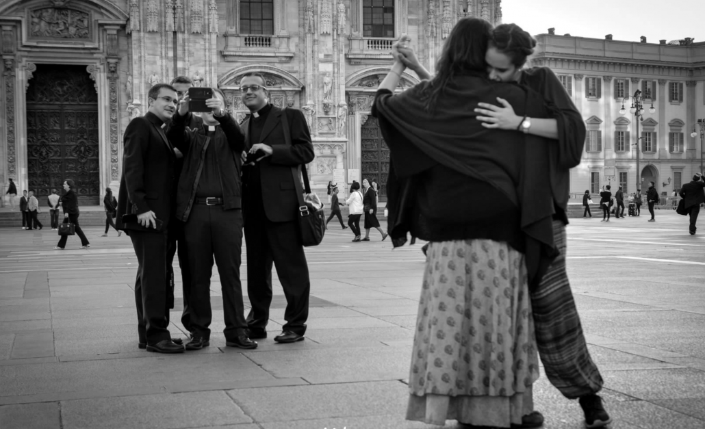 Mazurka Klandestina, scatti di danza nelle piazze d'Italia