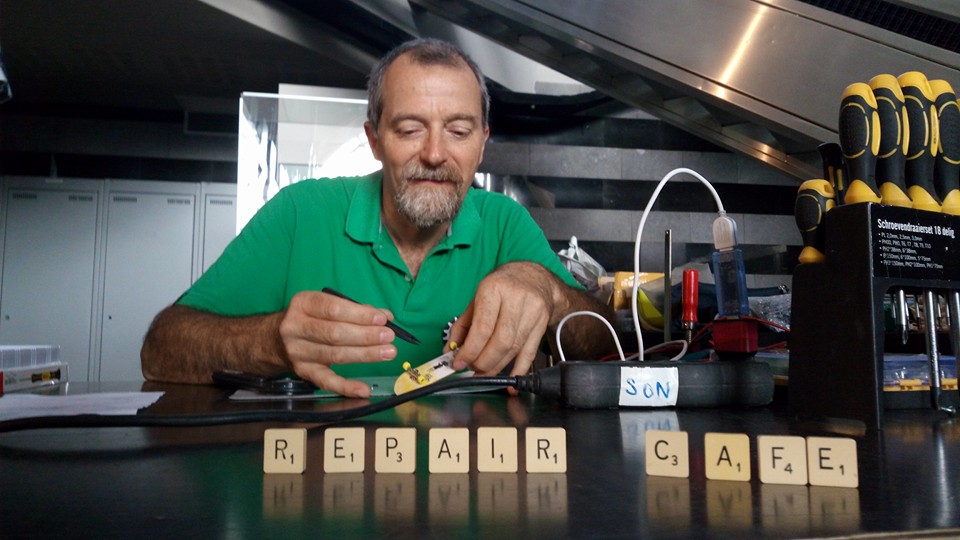 Repair Cafè: riparatori volontari contro l'obsolescenza programmata