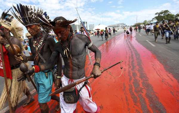 Bolsonaro ‘dichiara guerra’ ai popoli indigeni del Brasile