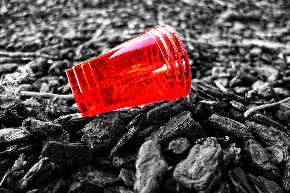 plastic-cup-3147077_960_720