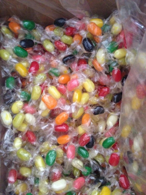 Caramelle gommose imballate singolarmente. (betterdayzahead)