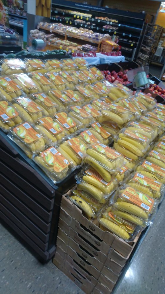 Altre banane in confezioni di plastica. (radioactivecowz)
