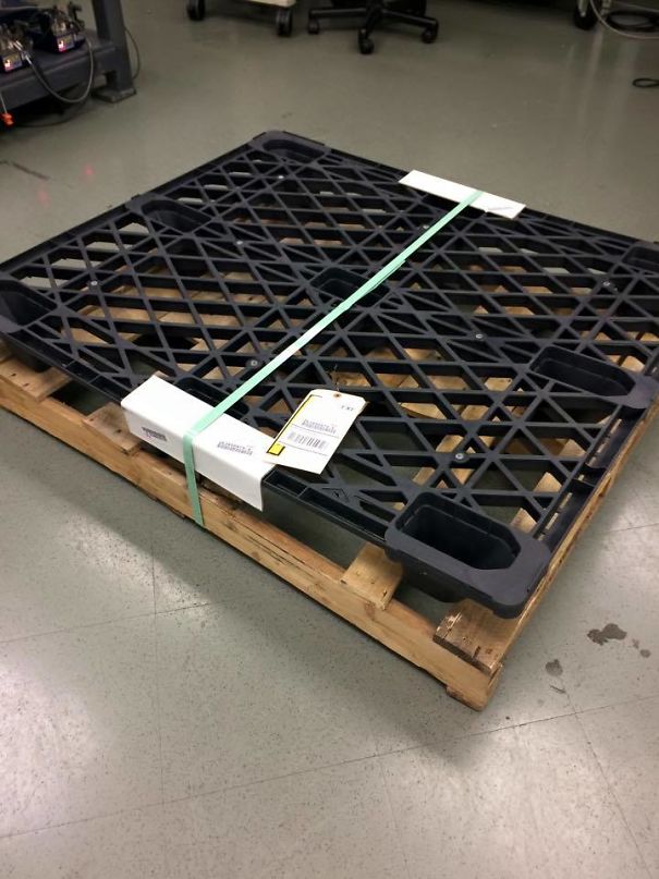 Quando ordini un pallet e ne ricevi uno di plastica. (xconverge)