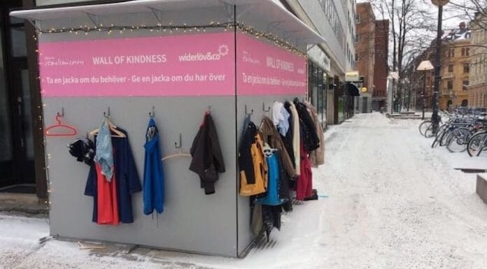 le-giacche-della-solidarieta-per-donare-cappotto-chi-ne-ha-bisogno-2