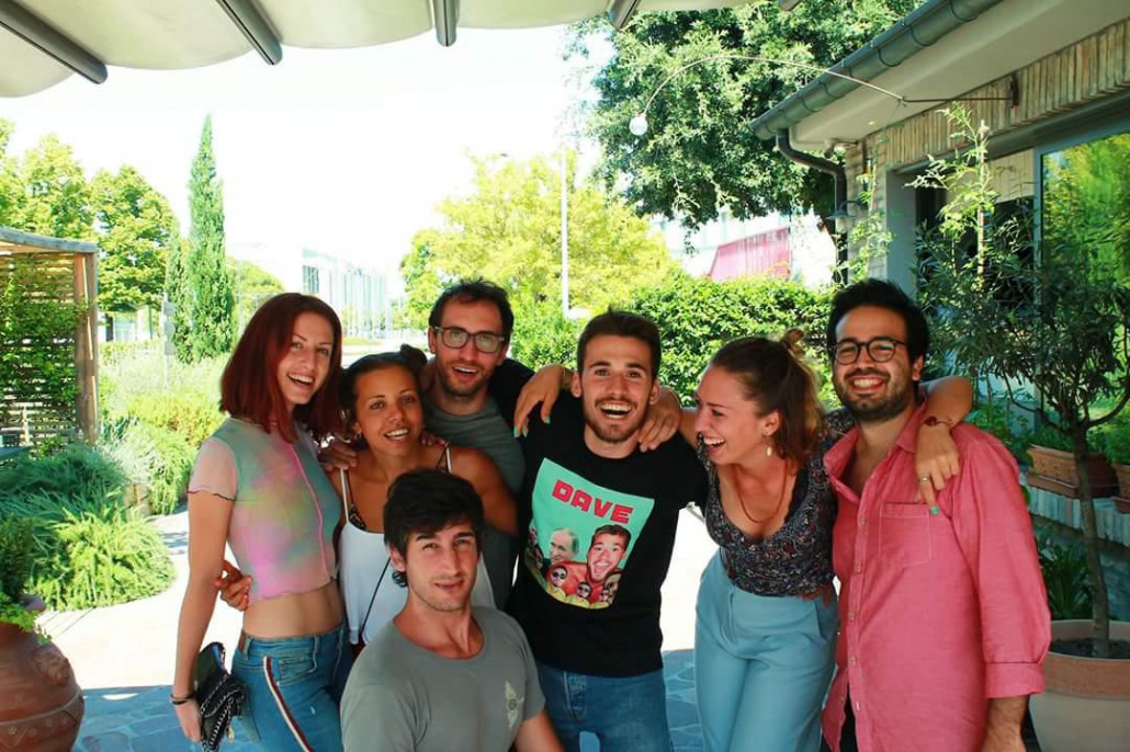 “Giovani asociali? Noi abbiamo scelto di vivere insieme”