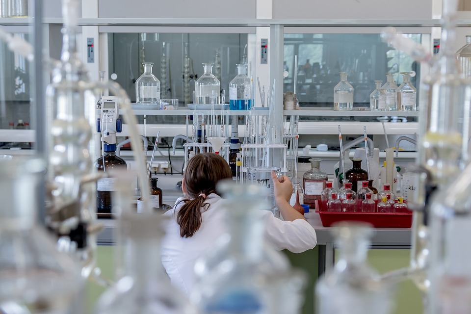 Vaccini, le questioni aperte #2 – Il rapporto tra scienza, politica e informazione