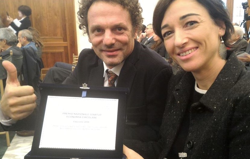 David Erba ed Eleonora Dellera in occasione in occasione della prima edizione del Premio Nazionale dedicato alle start up dell’economia circolare in Italia. L'azienda Armadio Verde è stata selezionata tra le dieci finaliste
