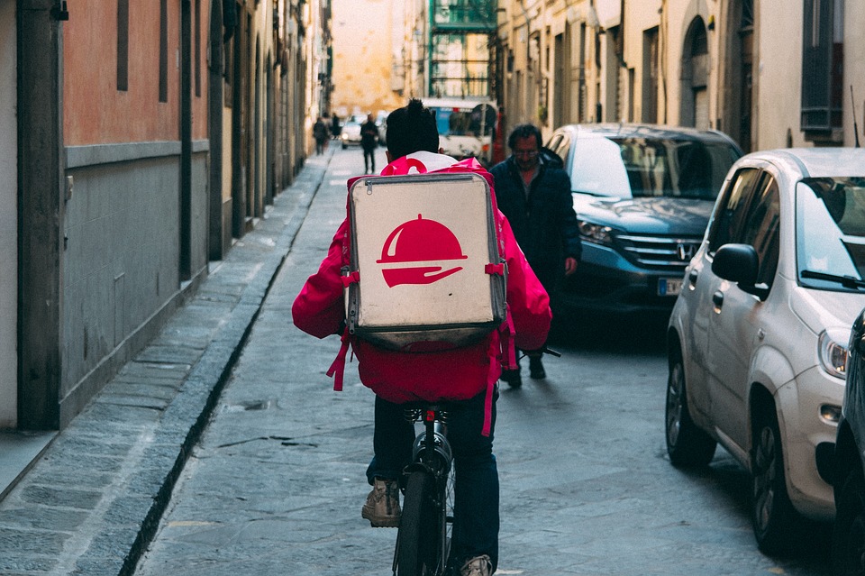 Prospettive e criticità del fenomeno del food delivery