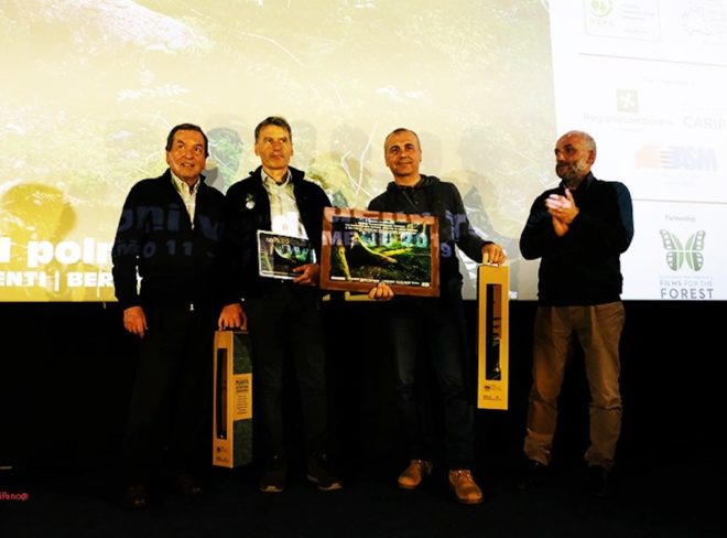 Consegna del premio al regista Marco Civinelli e a Nevio Agostini