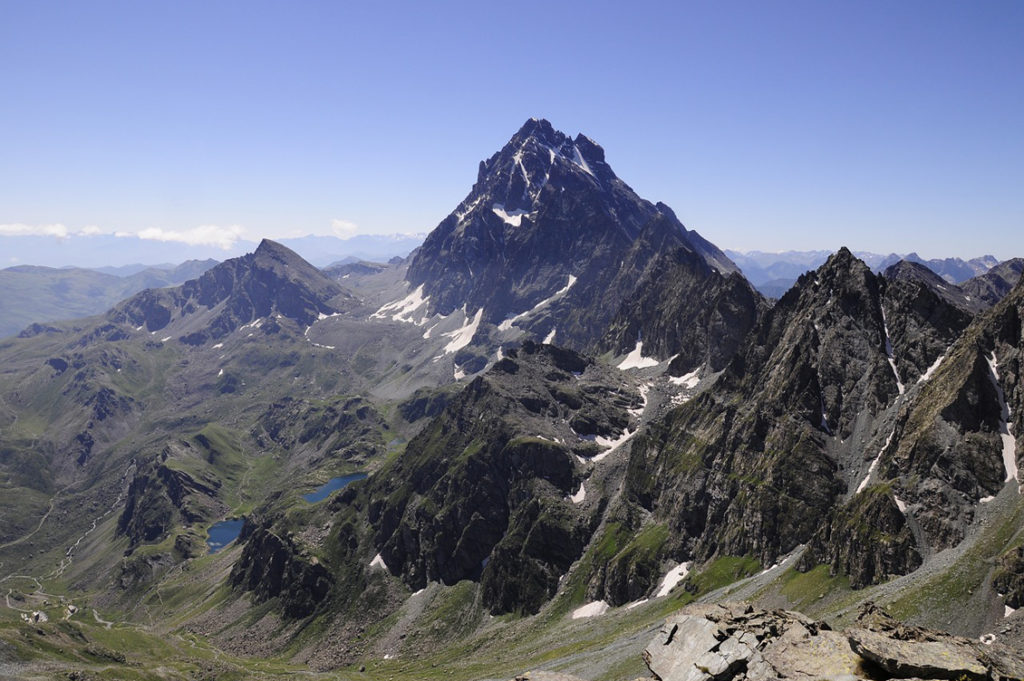 In Piemonte sta nascendo una rete di eco-attori, cittadini che si impegnano a promuovere le aree naturali montane facendosi “ambasciatori” dei valori ambientali e culturali nei territori del Monviso. In che modo? Creando servizi innovativi che permettano la creazione di comunità locali, favoriscano la nascita di green economies, promuovano il turismo e la riorganizzazione dei servizi socio-sanitari, all’interno del programma MAB - Man and Biosphere.