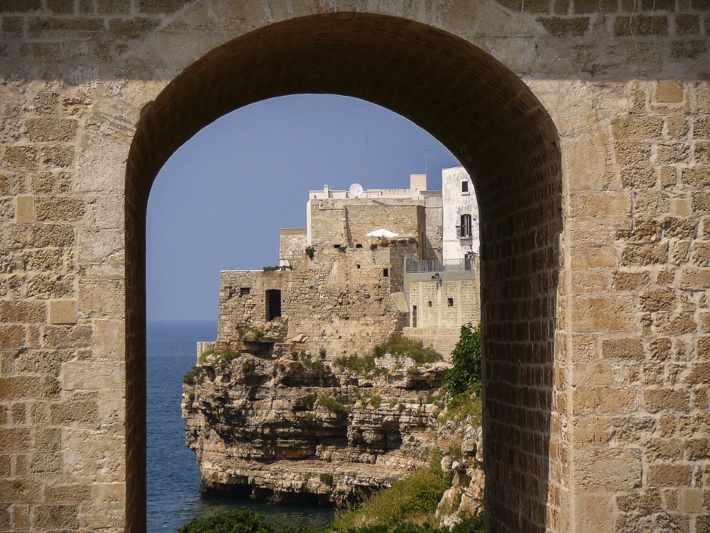 Tourists for future borghi Puglia Polignano credit © @stefaniagentili.photography