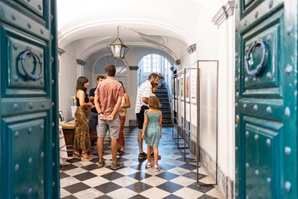 Mostra atrio Pop Eat Nutriamo il Borgo 2019 1