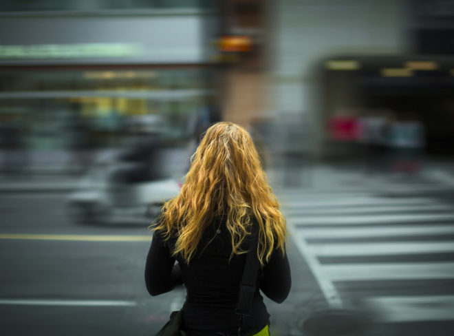 ragazza strada 1