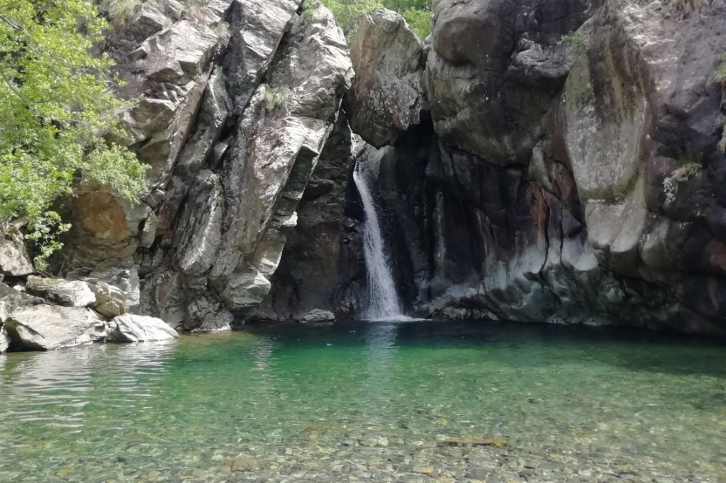 fiume urbe cascata