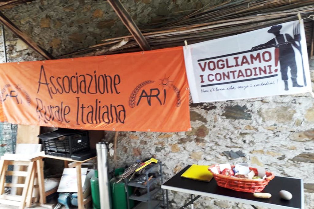 Tra le colline di Monastero Bormida, in provincia di Asti, nasce la Casa delle Sementi: un progetto collettivo che dal basso si oppone a qualsiasi forma di
dall’impegno e dal lavoro di contadini e contadine,