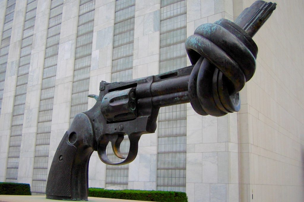 nonviolenza scultura