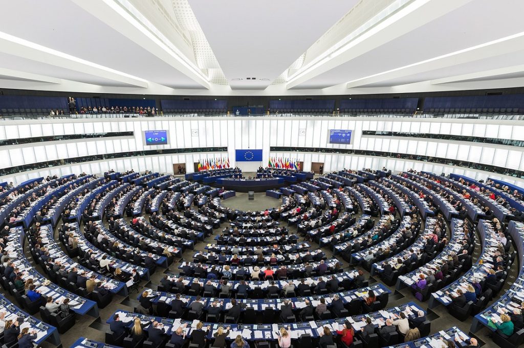 Elezioni europee e finanza etica: vediamo chi si impegna per la sostenibilità e la pace