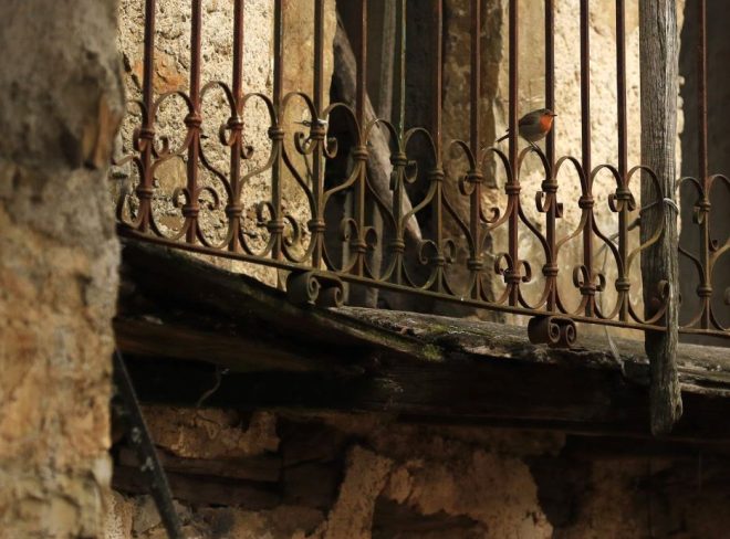 tra le case abbandonate