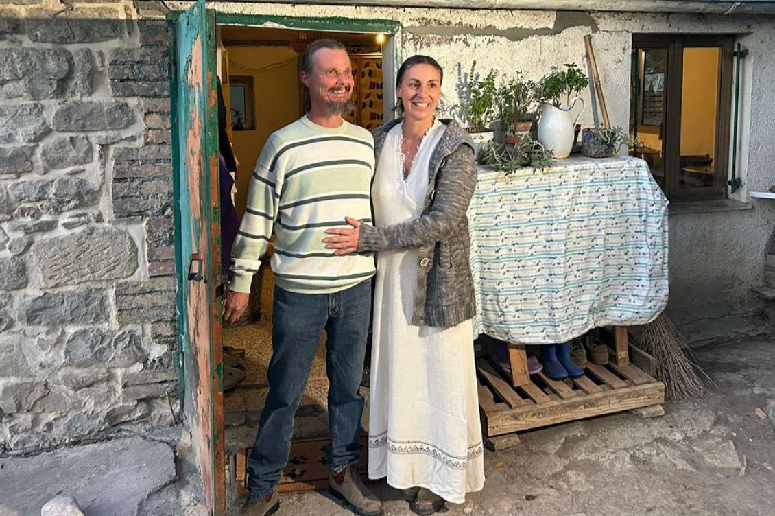 famiglia che vive nei boschi
